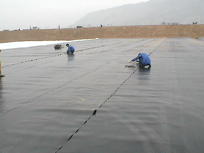 Kỹ thuật thi công màng chống thấm HDPE cho ao hồ nuôi tôm